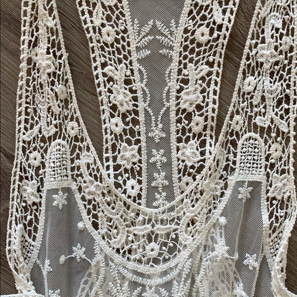 Beautiful Lace Racerback Tank - Picture 4 of 4